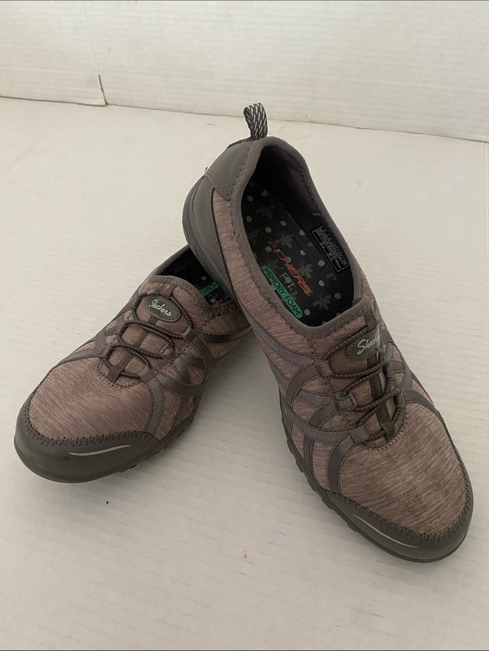 Skechers ladies Slip-On Sneakers in Taupe Brown Size 37/7